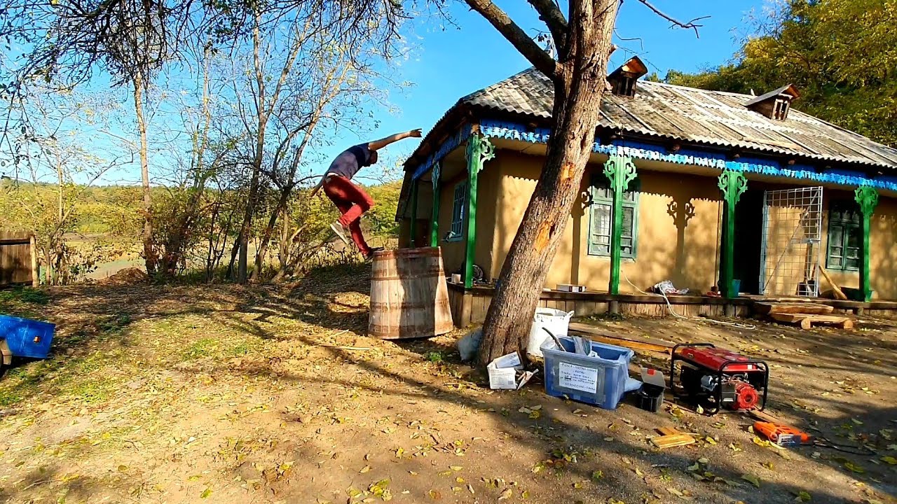 Terminam de facut florile si de vopsit exteriorul ! Ziua 71 la căsuța din pădure!