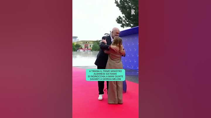 Edi Rama si inginocchia davanti a Giorgia Meloni