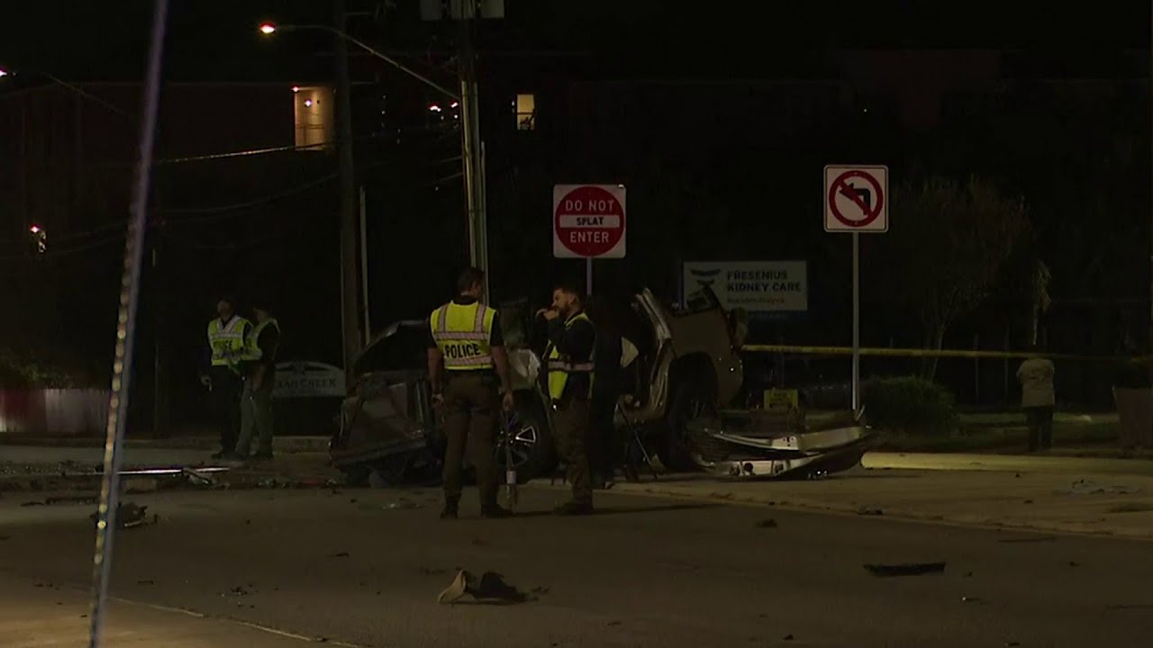 2 hospitalized after multi-vehicle crash on West Side, SAFD says - YouTube