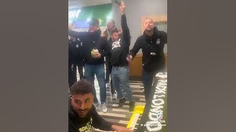 PAOK fans playing piano and singing in Manchester #paok