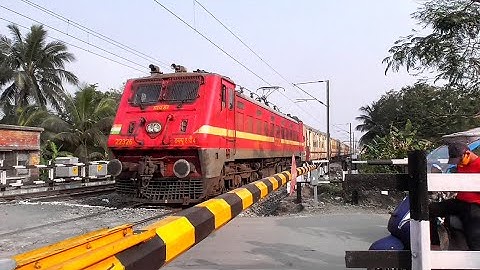 Fast & Furious Speedy Red Beast WAP-4 Loco Led Teesta Torsa Express Skip Between Railgate | ER