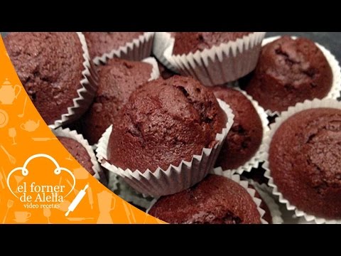 Video: Magdalena De Chocolate Con Cerezas