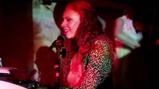 A black stone| Aisha E. LIVE @dasWerk