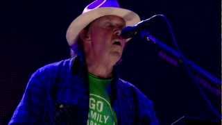 Video voorbeeld van "Neil Young and Crazy Horse - Like a Hurricane (Live at Farm Aid 2012)"