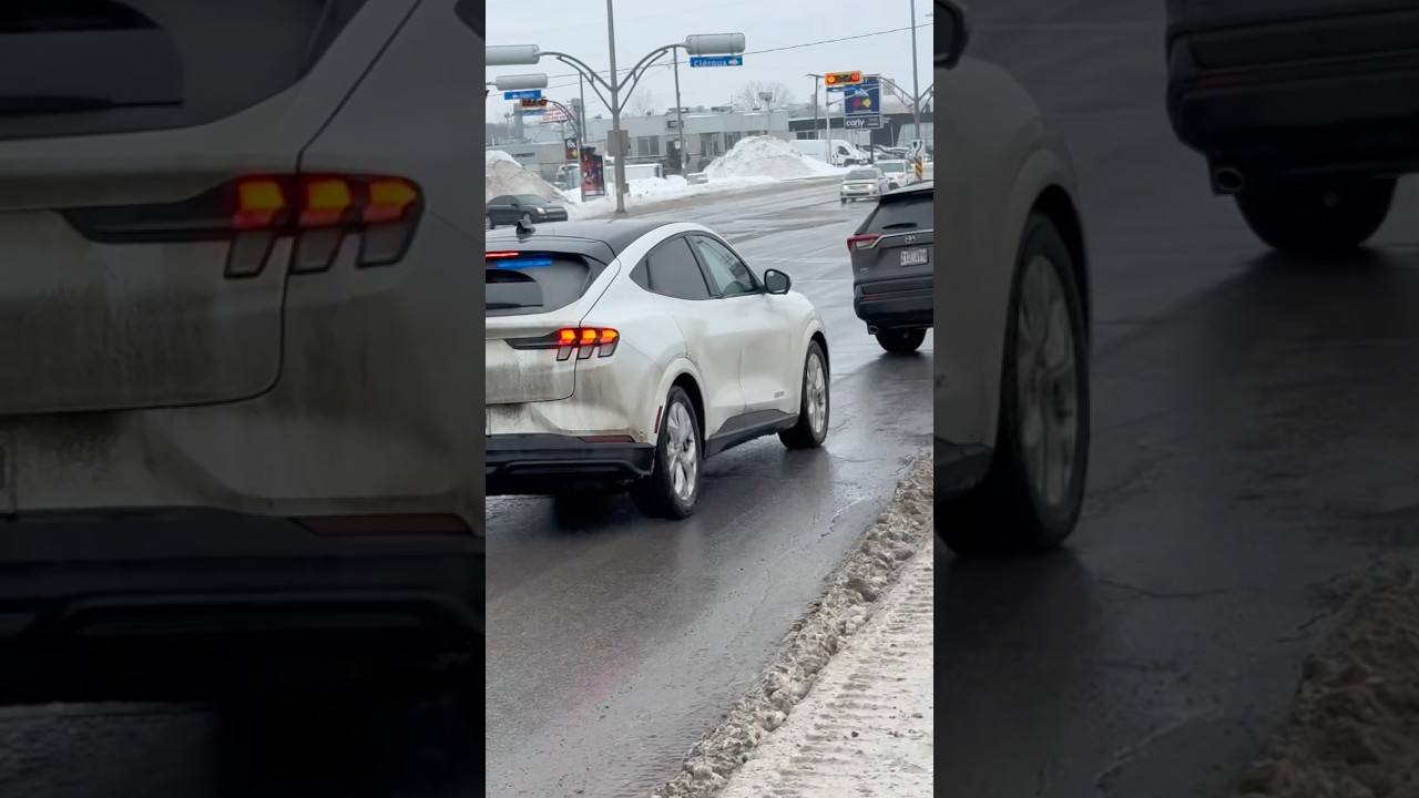 Полицейский автомобиль в штатском, предназначенный для выписывания штрафов за каждое нарушение ск...