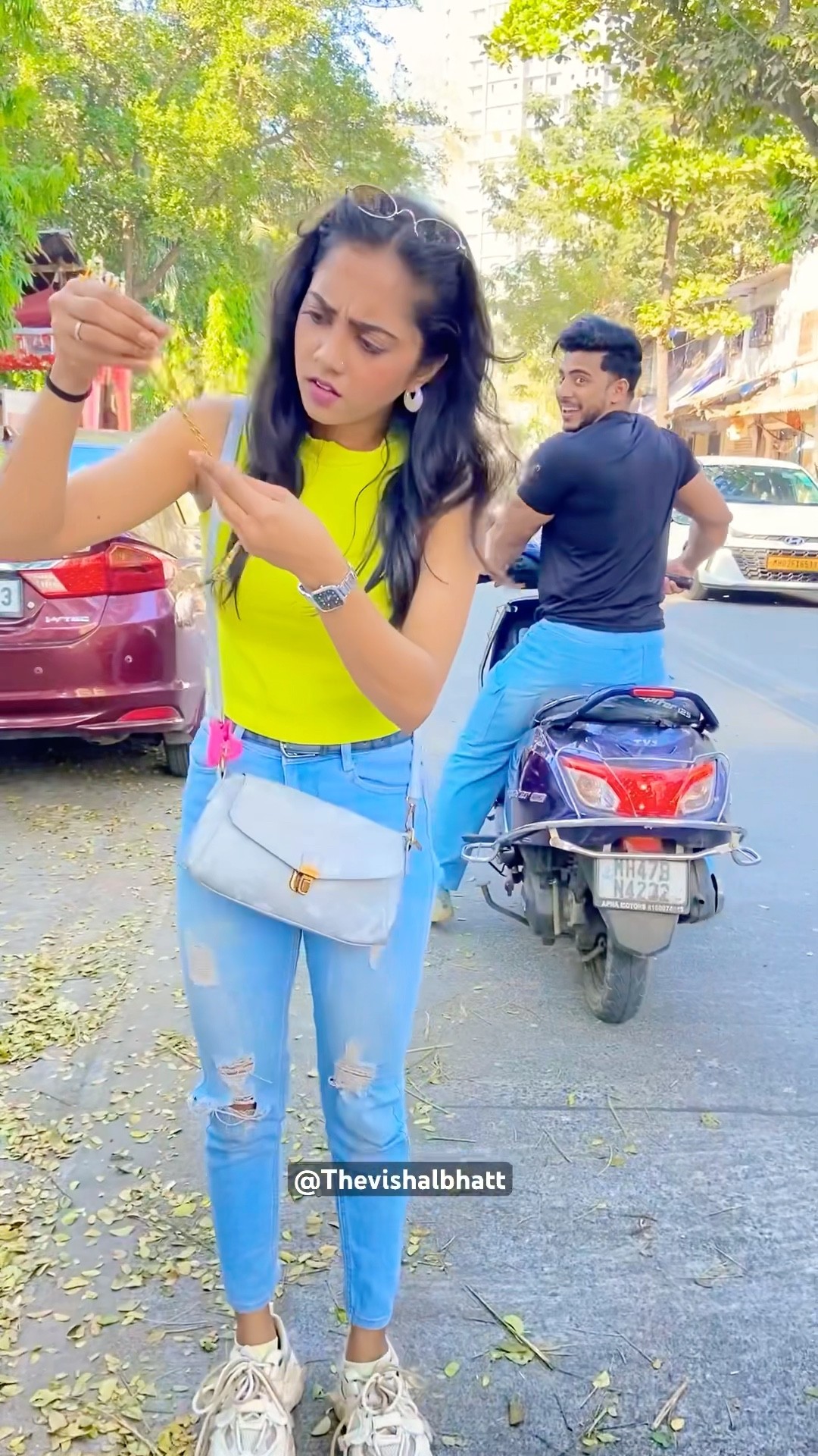 Wo stree hai kuch bhi kar sakti hai ? | raaste me Sona mila ? #comedy #funny #memes