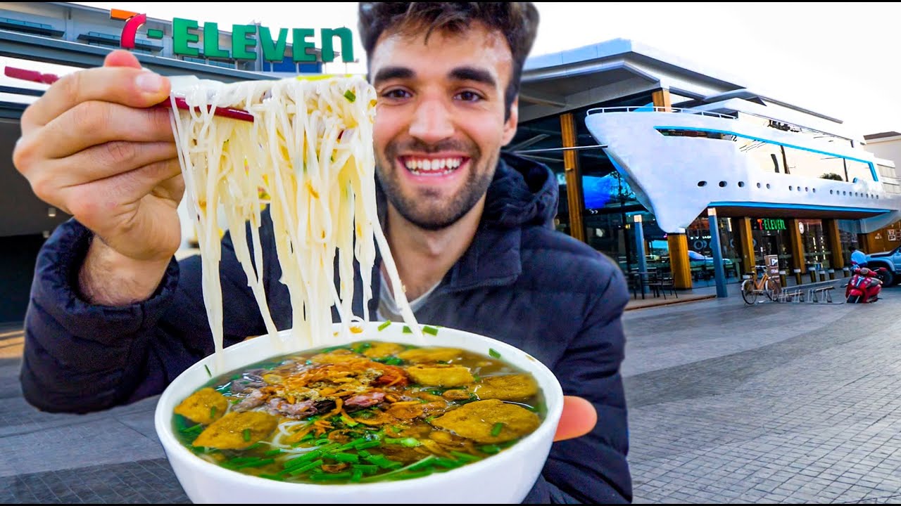 WORLD’S LARGEST 7-ELEVEN (Eating Everything)!