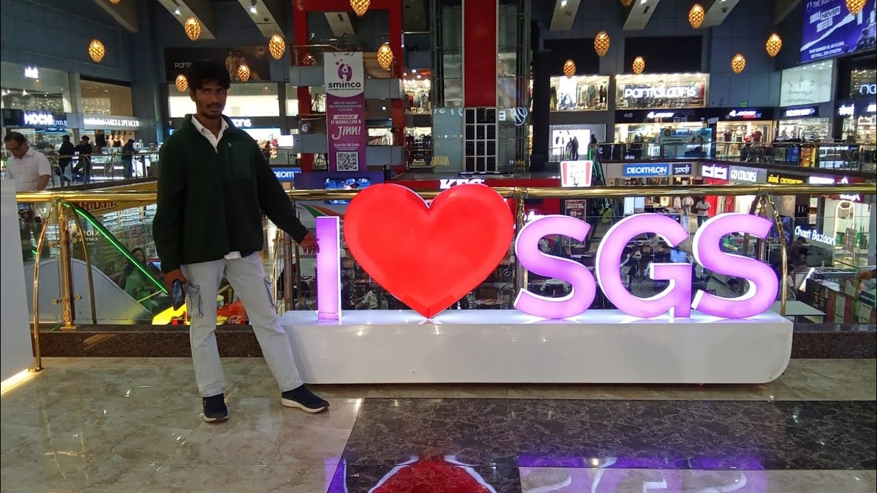 Hamara Adventurous Din: Doston Ke Saath SGS Mall Ki Sair