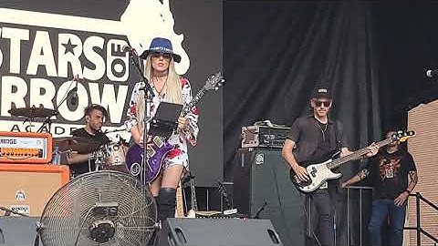Orianthi at Dallas Guitar Show, 5-