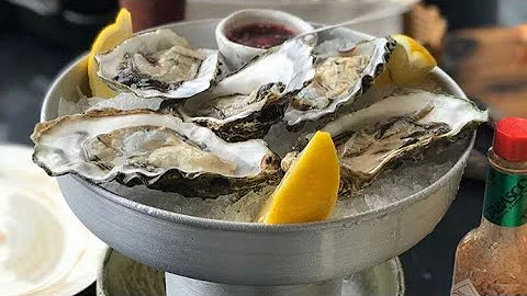 Как правильно есть УСТРИЦ . Первый раз пробую устрицы . Устрицы в ресторане