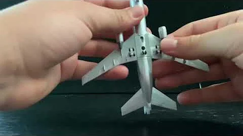 Review Daron Postage Stamp 1:400 Pan Am DC-10