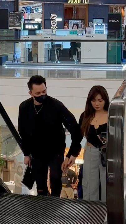 CEWE IDAMAN SEMUA LELAKI BERLLIANA LOVELL