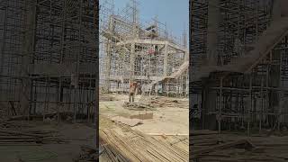 scaffolding ka material lifting karte hue #construction #barbending #civilengineering  #scaffolding