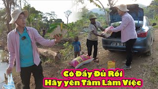 Hỗ trợ lương thực cho gia đình Tám yên tâm làm việc||2Q VLogs Cuọc Sống Châu Phi