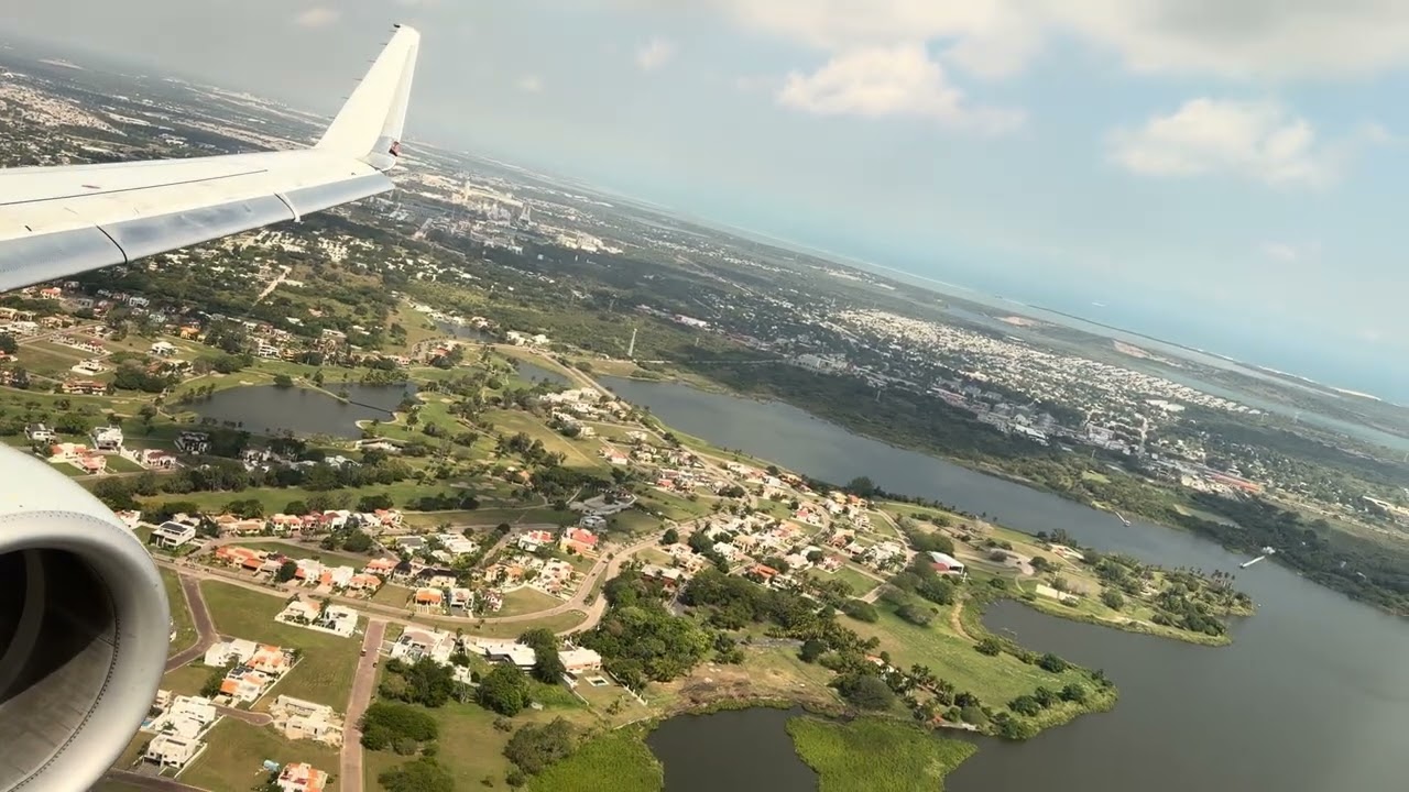 American Airlines (Operated By Envoy) E175 landing in Tampico from Dallas DFW