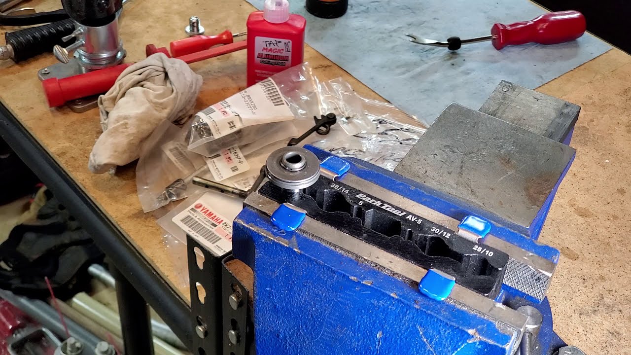 👨‍🔧 How to remove & install the clip of Pushrod 1 Thrust Bearing on