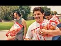 Questo operaio è riuscito a salvare la sua azienda dal fallimento creando i Flamin' Hot Cheetos