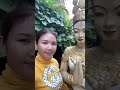នាងកេណរ ឈរទទួល ភ្ញៀវ
