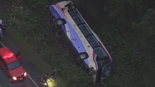 観光バス横転、４０人搬送 北海道清水町の国道