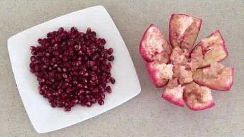 How to Deseed a Pomegranate in 1 minute #howtocutpomegranate    #HowToRemovePomegranateSeeds #howto