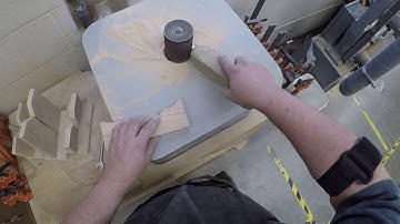 Using the oscillating spindle sander