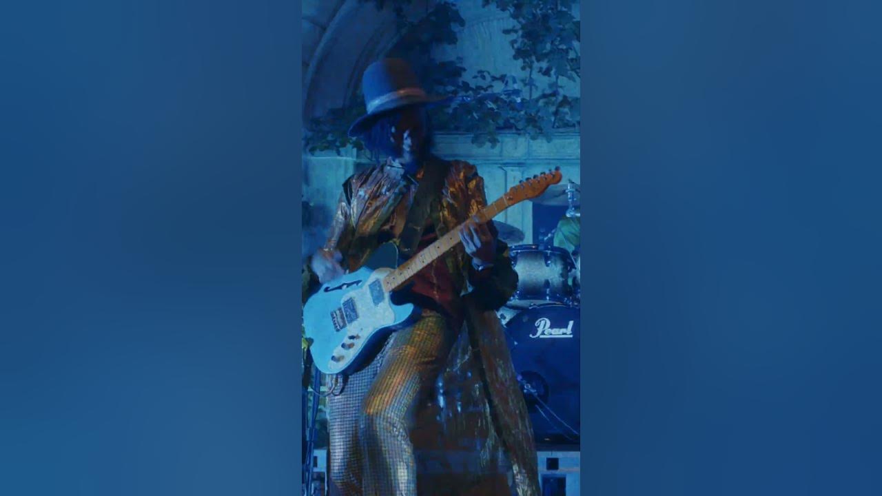 Fantastic Negrito performing his hit song Oh Betty in Monforte d'Alba Fantastic Negrito performing his hit song Oh Betty in Monforte d'Alba