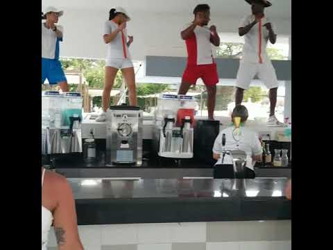 Enjoying nice drinks and entertainment at the riu palace hotel in aruba