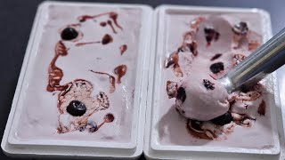 מתכון גלידה קרמית וניל ודובדבנים אמרנה-Creamy vanilla ice cream and Amarena cherries
