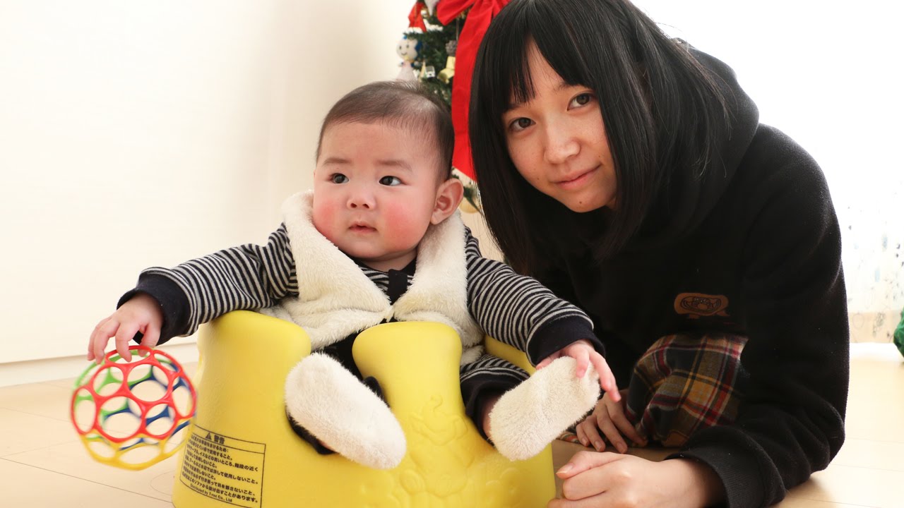 息子ひたちをベビーチェアーに座らせてみた - YouTube