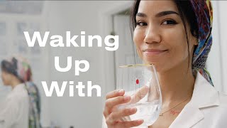 Miniatura de vídeo de "We Spent the Morning with Jhené Aiko, Her Tarot Cards, and Her Beloved Cats | Waking Up With | ELLE"