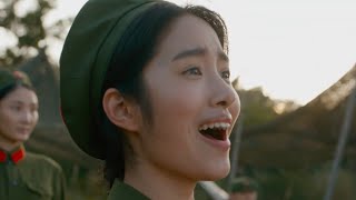 Miniatura de vídeo de "彭丽媛 Peng Liyuan《血染的风采》冯小刚芳华MV！"Bloodstained Glory" (w/ English lyrics)"