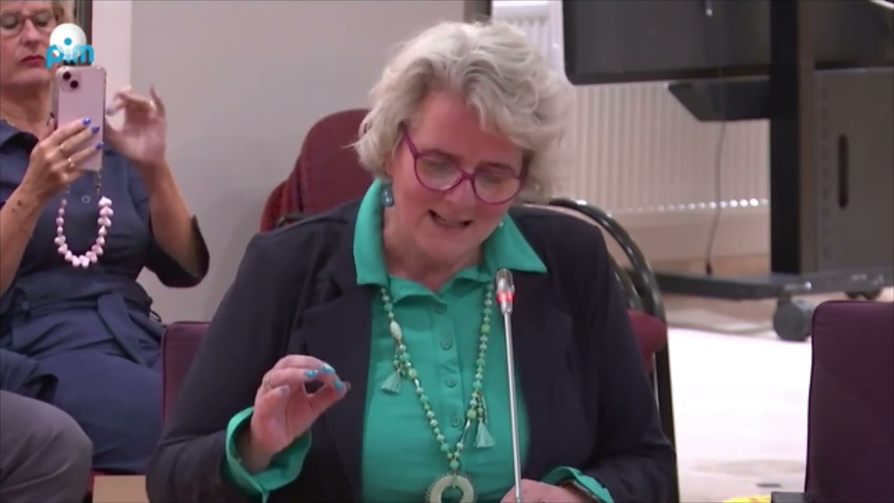 Monique Uithuisje spreekt in bij Raadsvergadering over ‘Kets 26’ op Marken, donderdag 18 sept. 2025