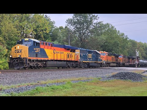 MARVEL - ace-csx Shiny New CSX SD70AC & ET23DCM Engines Lead Speeding