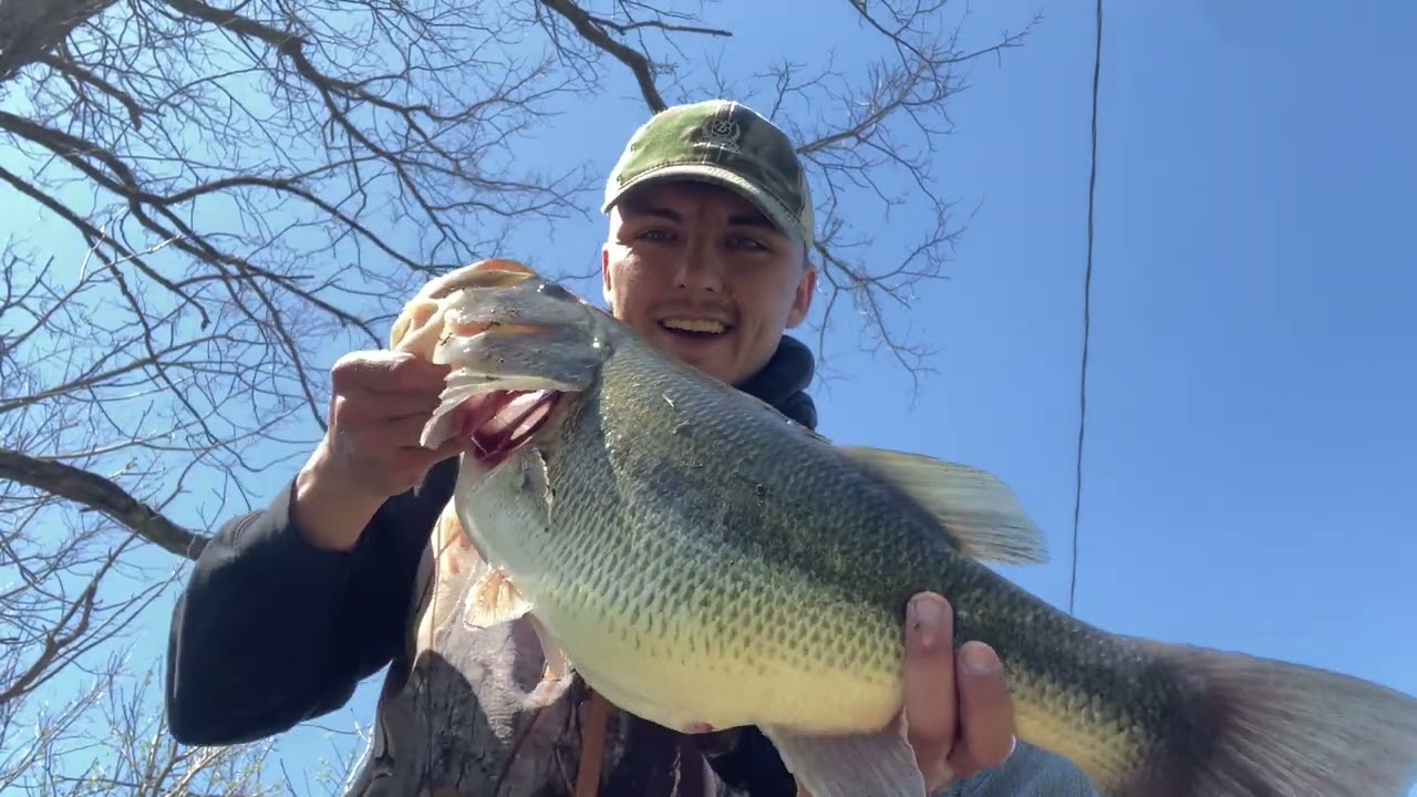 Pre-Spawn Bass Fishing 2025 (Personal Best Ohio Bass 7.10!!)