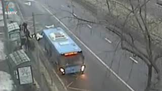 Süratli̇ Araç Durağa Daldi 3 Yarali