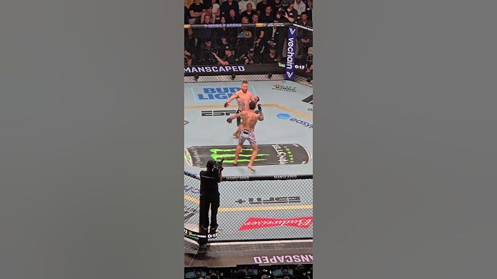 Max Holloway kicks Justin Gaethje in the face end of the round #UFC #300 BMF Belt Title Fight