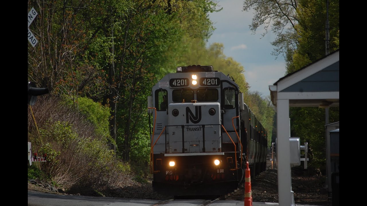 Railfanning Woodcliff Lake Station With 2 Geeps!! YouTube