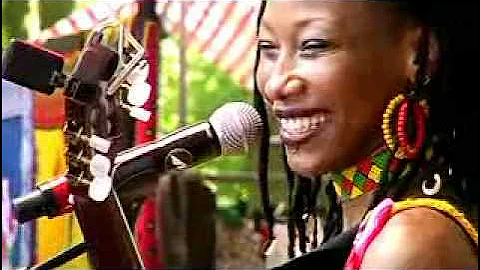 Fatoumata Diawara (Sonkolo) Video - Live 2010 Hertme theater - Johann Berby Groove