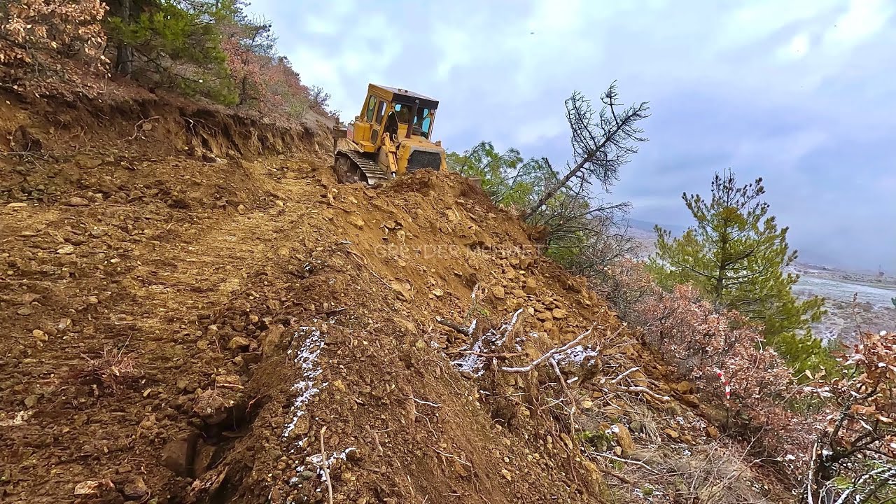 Big Excavators, Wheel Loaders, Bulldozers, Heavy Transports, And Front Shovel Excavators | Mining