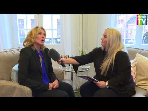 Video: Kim Cattrall: Biografia, Karriera Dhe Jeta Personale