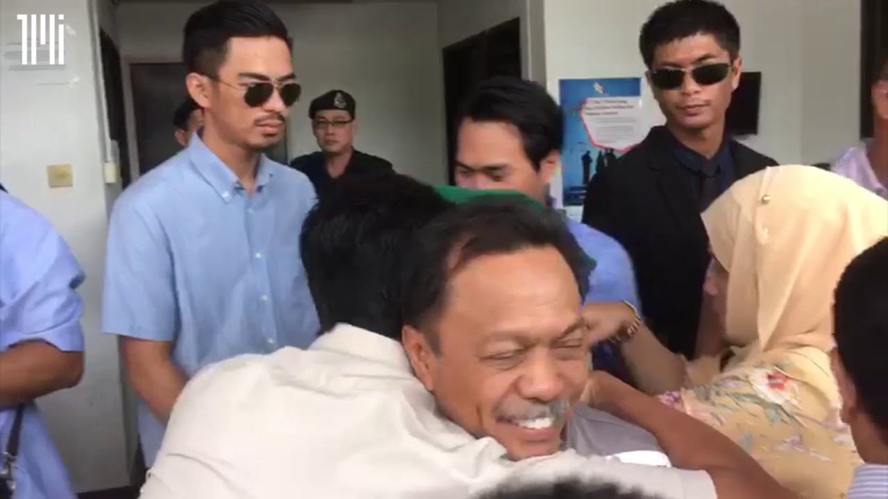 Yusof Apdal Hugged And Kissed By Shafie S Wife And Son After Released Youtube