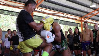 Saenchai Teaches Overhand Punch To Clinch Knee Combination @ Tiger Muay Thai