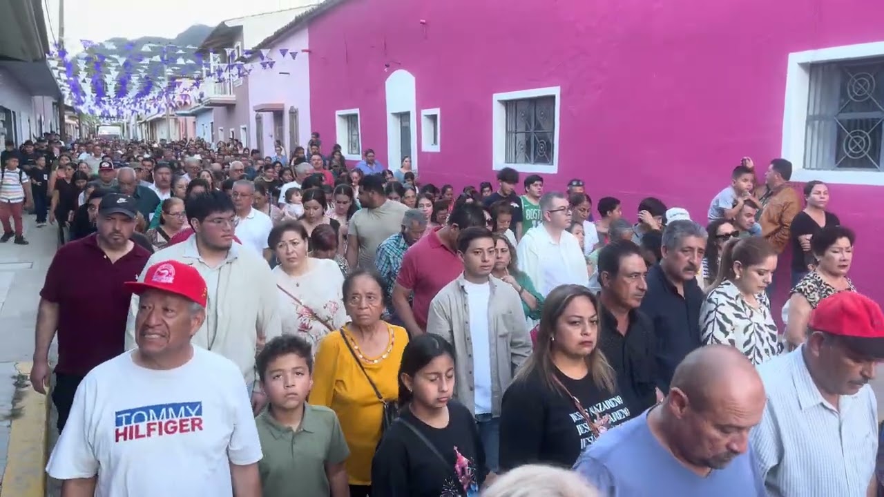 Peregrinación con Jesús Nazareno por La calle Morelos Parte 2