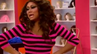Jujubee and Mariah laughing at Shanel's outfit