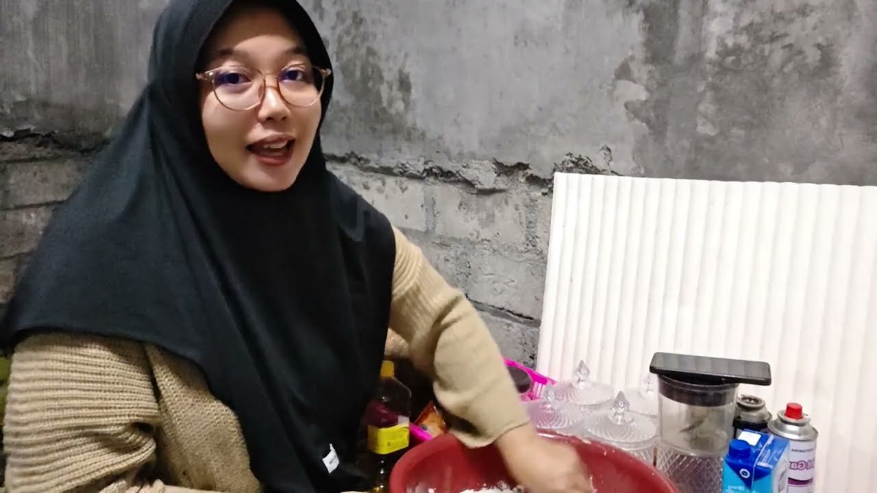 TRENI MASAK DONAT DENGAN BAHAN SEADANYA 