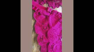 Conjunto De Calcinha E Sutiã Renda - Demonstrando O Produto