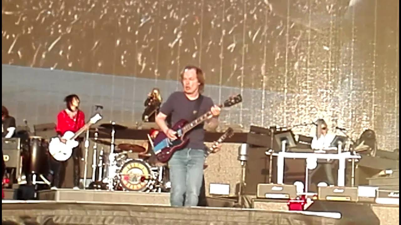 GUNS N'ROSES Whole lotta rosie with Angus Young Nijmegen 20170712 YouTube