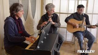 Folk Alley Sessions at Festitrad: André Marchand & Grey Larsen - “C’est par un beau Samedi d’Été" chords