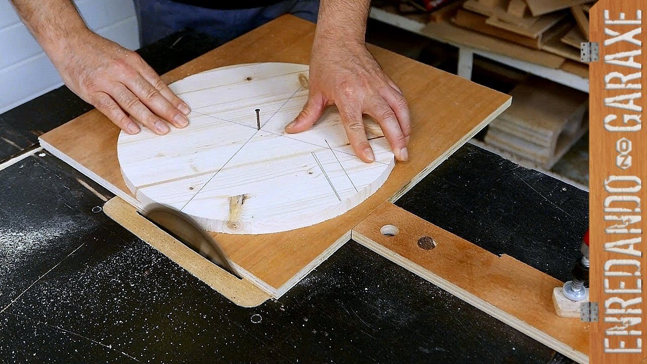Cortar círculos de madera en la sierra de mesa - YouTube