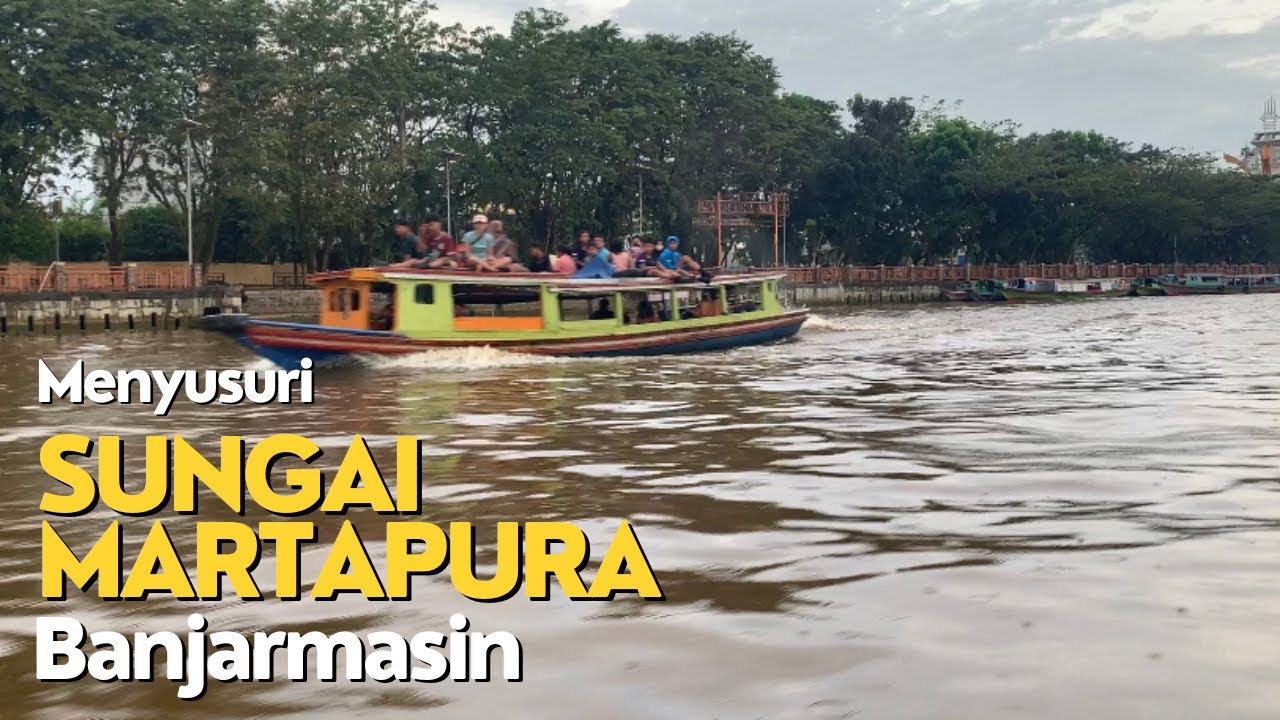 MENYUSURI SUNGAI BANJARMASIN KALIMANTAN MEMAKAI KLOTOK